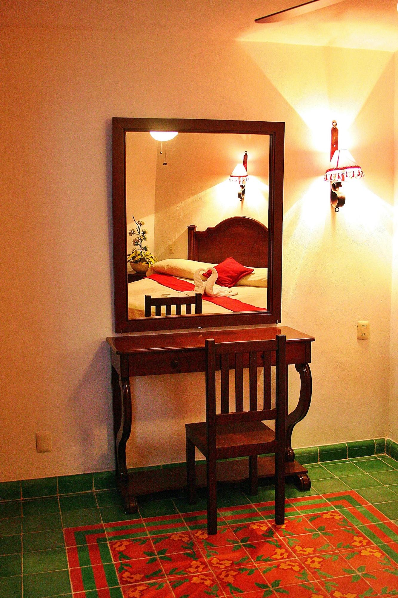La Aurora Hotel Colonial Valladolid  Buitenkant foto