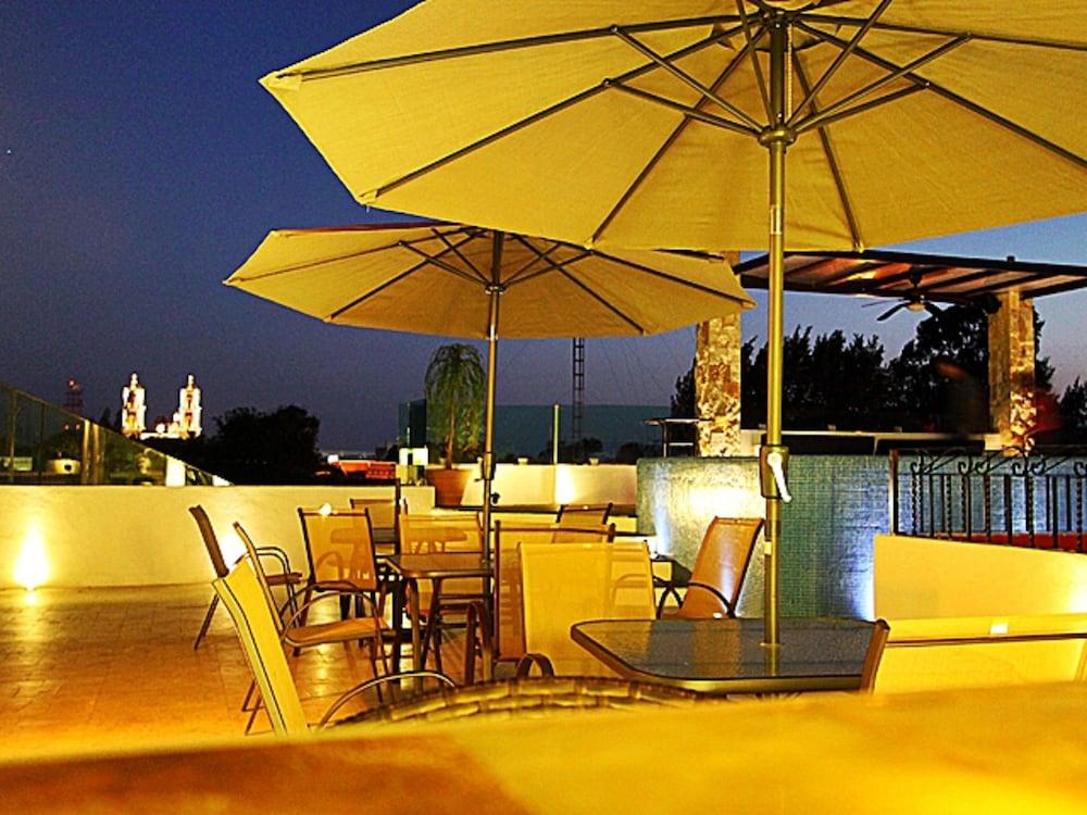 La Aurora Hotel Colonial Valladolid  Buitenkant foto