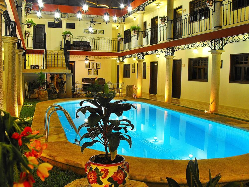 La Aurora Hotel Colonial Valladolid  Buitenkant foto