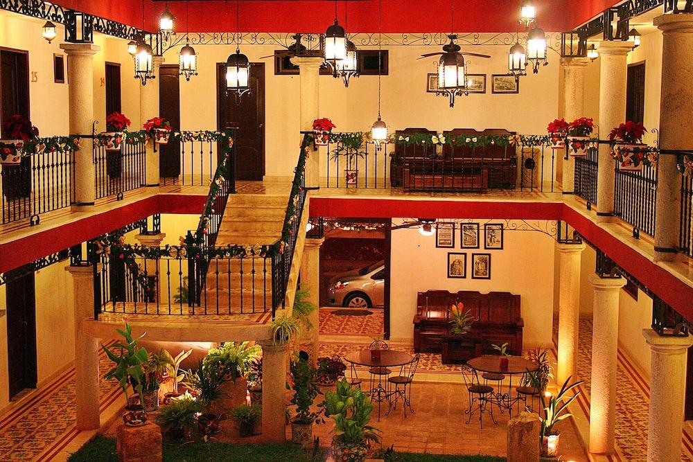 La Aurora Hotel Colonial Valladolid  Buitenkant foto