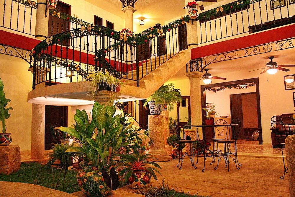 La Aurora Hotel Colonial Valladolid  Buitenkant foto
