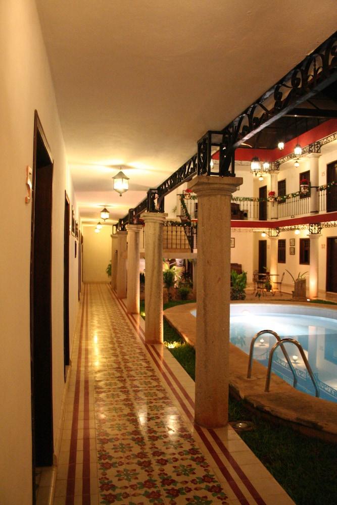 La Aurora Hotel Colonial Valladolid  Buitenkant foto