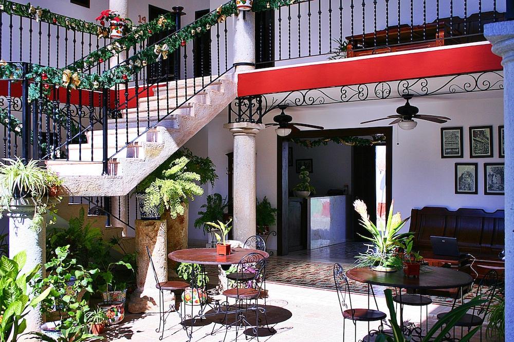 La Aurora Hotel Colonial Valladolid  Buitenkant foto