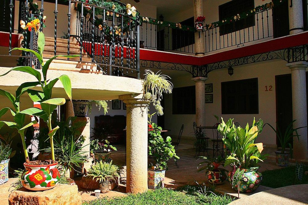 La Aurora Hotel Colonial Valladolid  Buitenkant foto