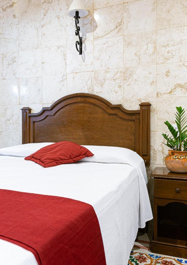 La Aurora Hotel Colonial Valladolid  Buitenkant foto