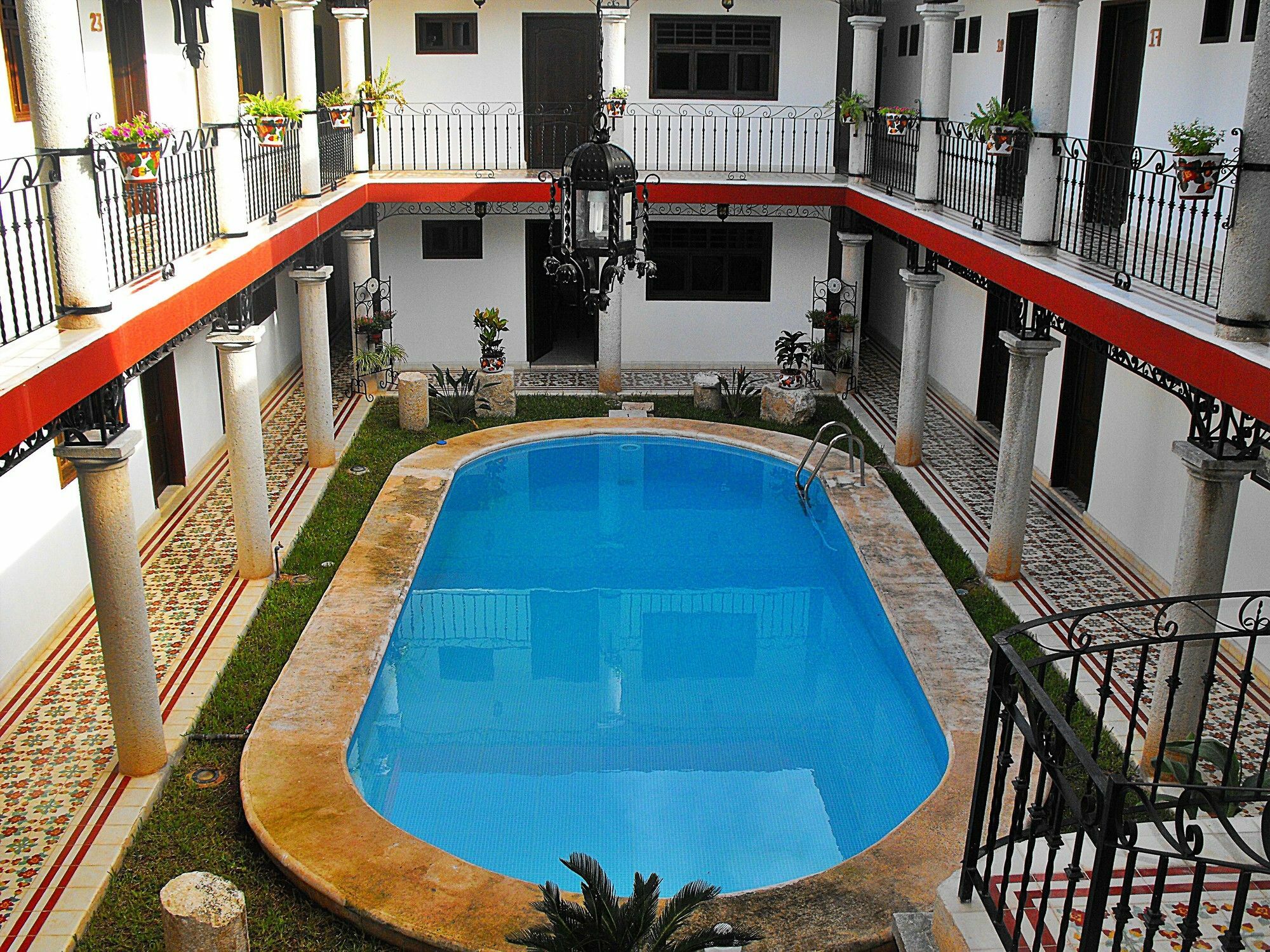 La Aurora Hotel Colonial Valladolid  Buitenkant foto