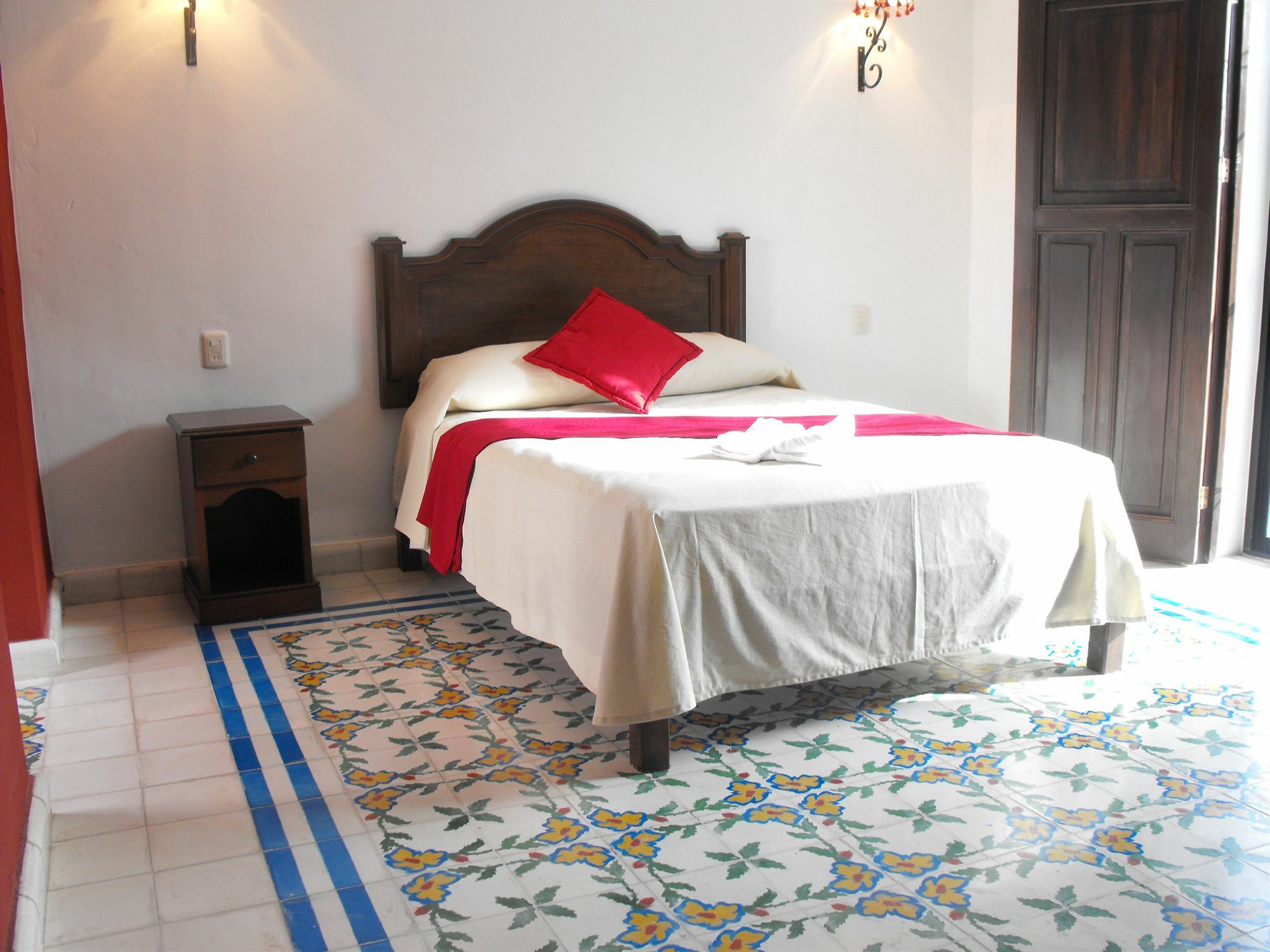 La Aurora Hotel Colonial Valladolid  Buitenkant foto