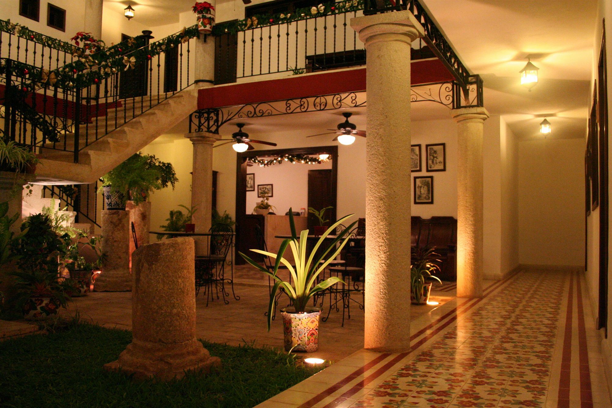 La Aurora Hotel Colonial Valladolid  Buitenkant foto