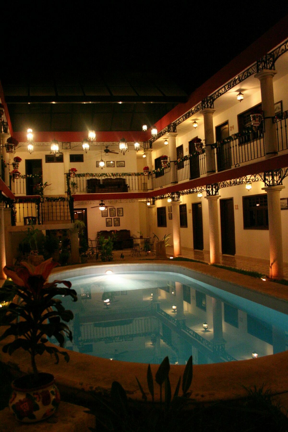 La Aurora Hotel Colonial Valladolid  Buitenkant foto